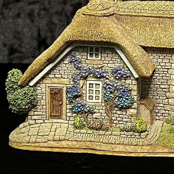 Lilliput Lane | Bargate Cottage Tea Room | English Tea Rooms Collection - Picture 13 of 15